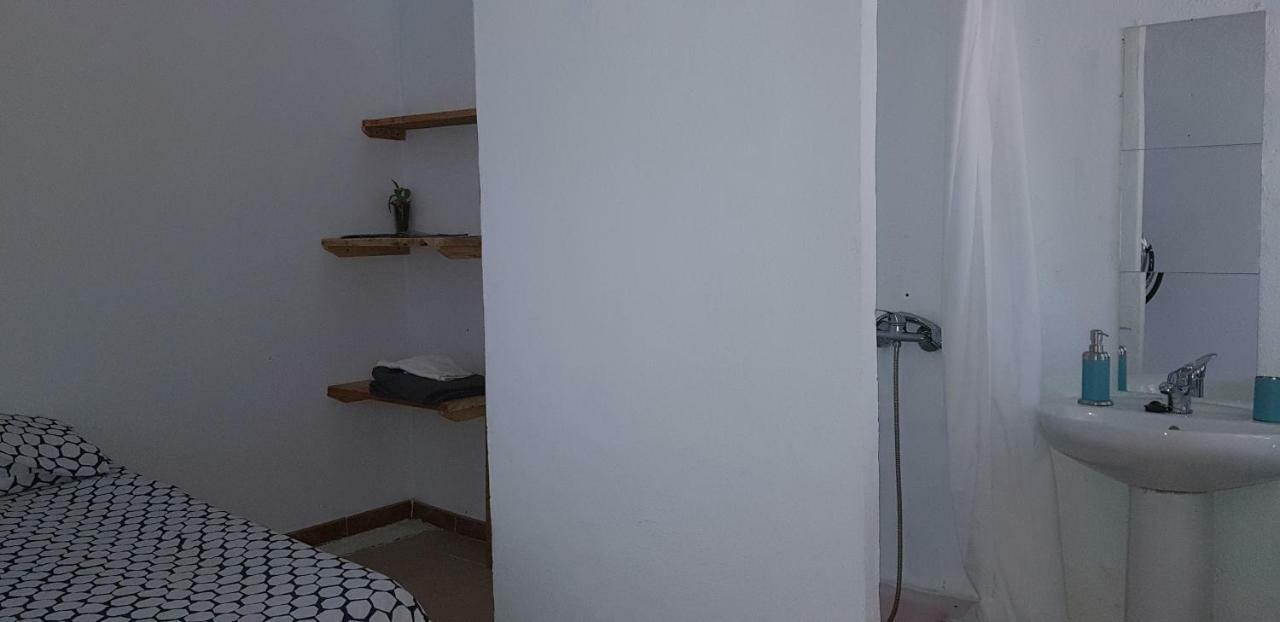 Basic En-Suite Bedroom By The Sea Guinea Eksteriør bilde